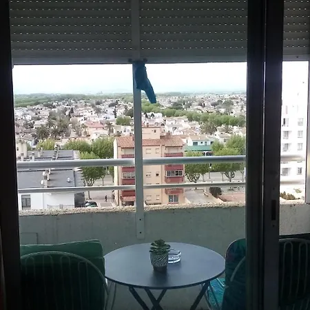 A Perte De Vue Linge De Maison Fournie Apartment